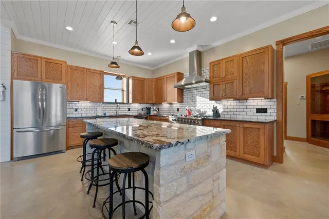 $1,200,000 | 395 Cr 470 Road, Chilton, TX 76632