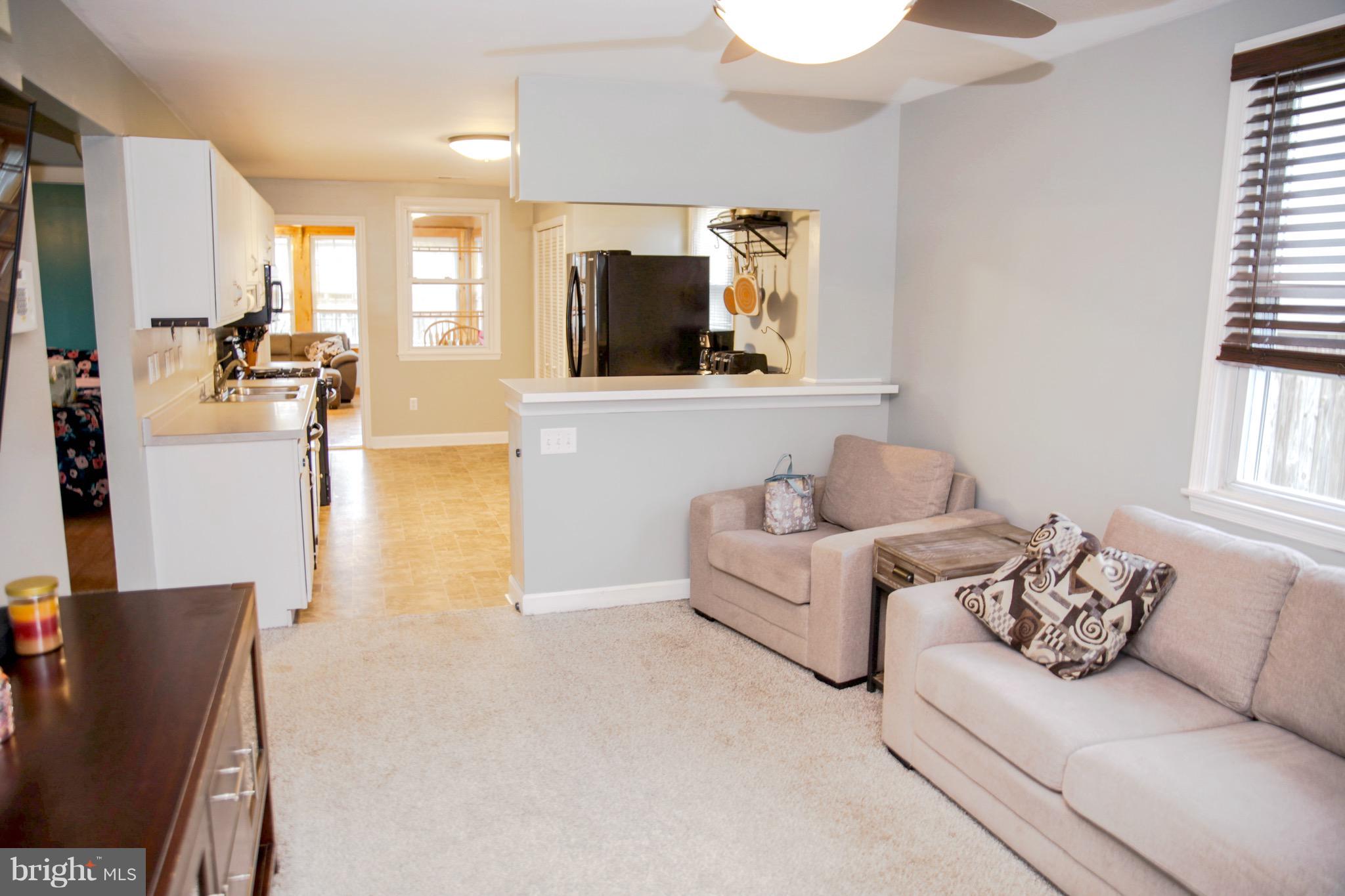 420 Cresswell Road Baltimore, MD 21225 - Photo 5 of 69 Living Room