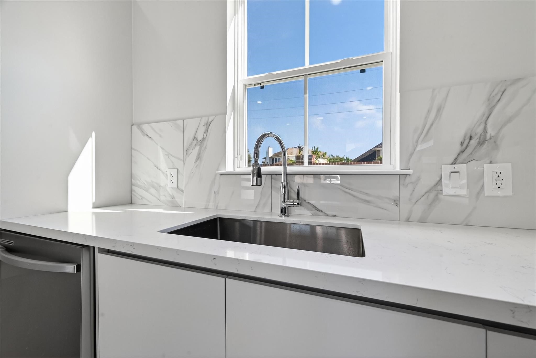 6702 Metro Boulevard, Unit 6 Houston, TX 77083 - Photo 14 of 29 Kitchen - with premium quartz countertops