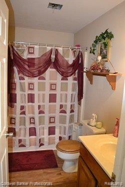 2950 Oak Grove Road North Branch, MI 48461 - Photo 12 of 22 Entry Full Bath.JPG