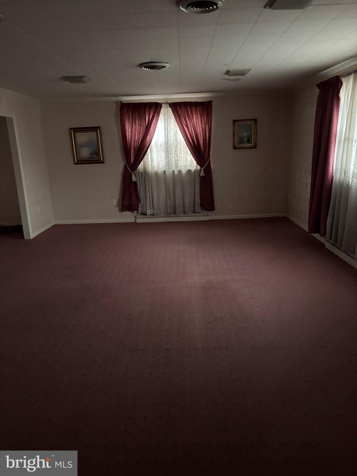 869 Beverly Road Burlington, NJ 08016 - Photo 7 of 10 Spacious room with elegant drapery.