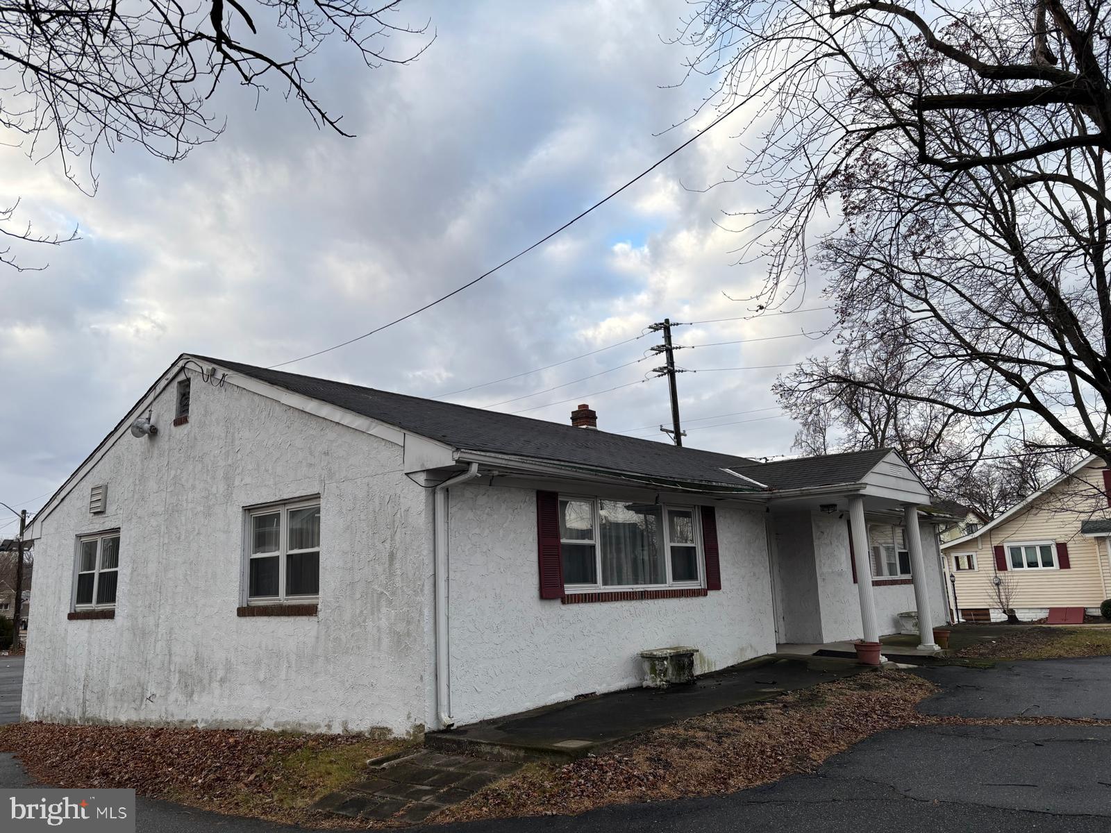 869 Beverly Road Burlington, NJ 08016 - Photo 10 of 10 Charming home with inviting curb appeal.
