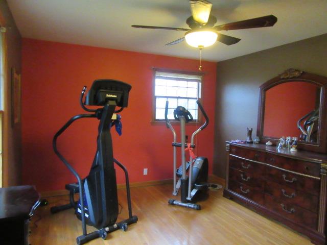 6210 Lakeview Road Springfield, TN 37172 - Photo 13 of 19 a room with gym equipment