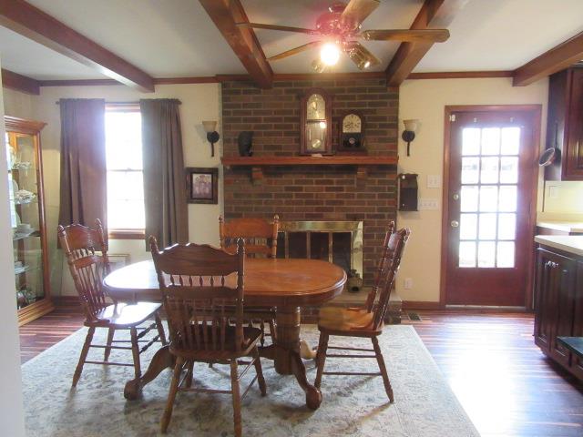 6210 Lakeview Road Springfield, TN 37172 - Photo 4 of 19 a dining room with furniture and window