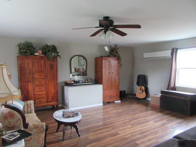 6210 Lakeview Road Springfield, TN 37172 - Photo 7 of 19 a living room with furniture and a window