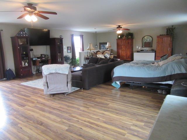6210 Lakeview Road Springfield, TN 37172 - Photo 9 of 19 a living room with furniture and a wooden floor