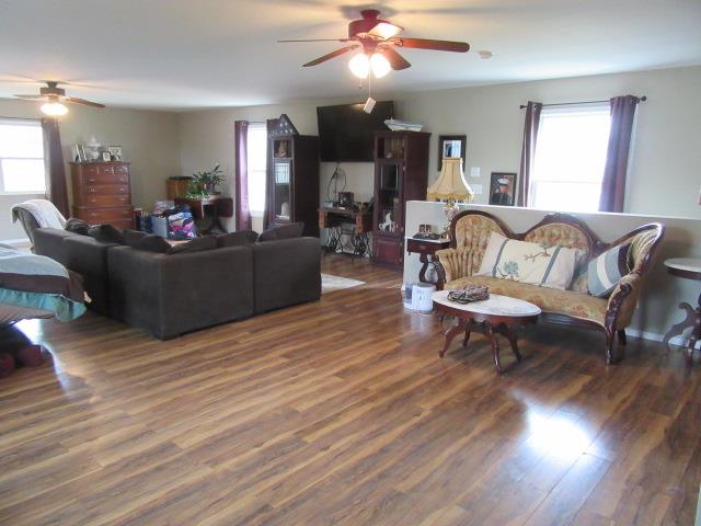 6210 Lakeview Road Springfield, TN 37172 - Photo 10 of 19 a living room with furniture and a wooden floor