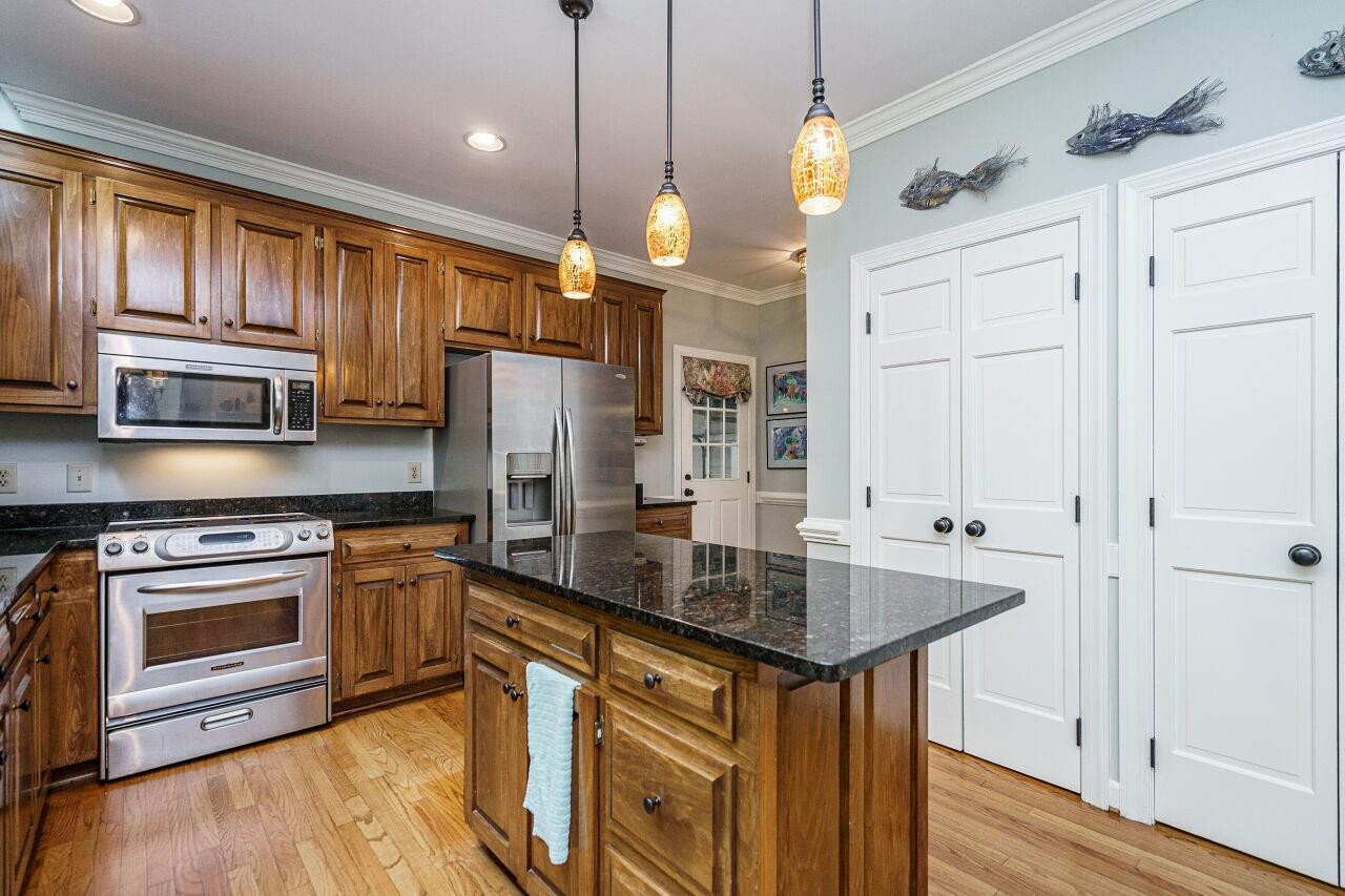 8601 Zinfandel Place Raleigh, NC 27615 - Photo 9 of 29 Kitchen
