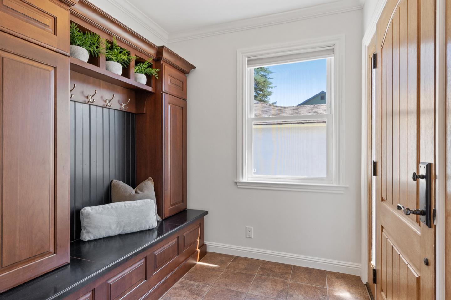 916 Linden Avenue Burlingame, CA 94010 - Photo 7 of 56