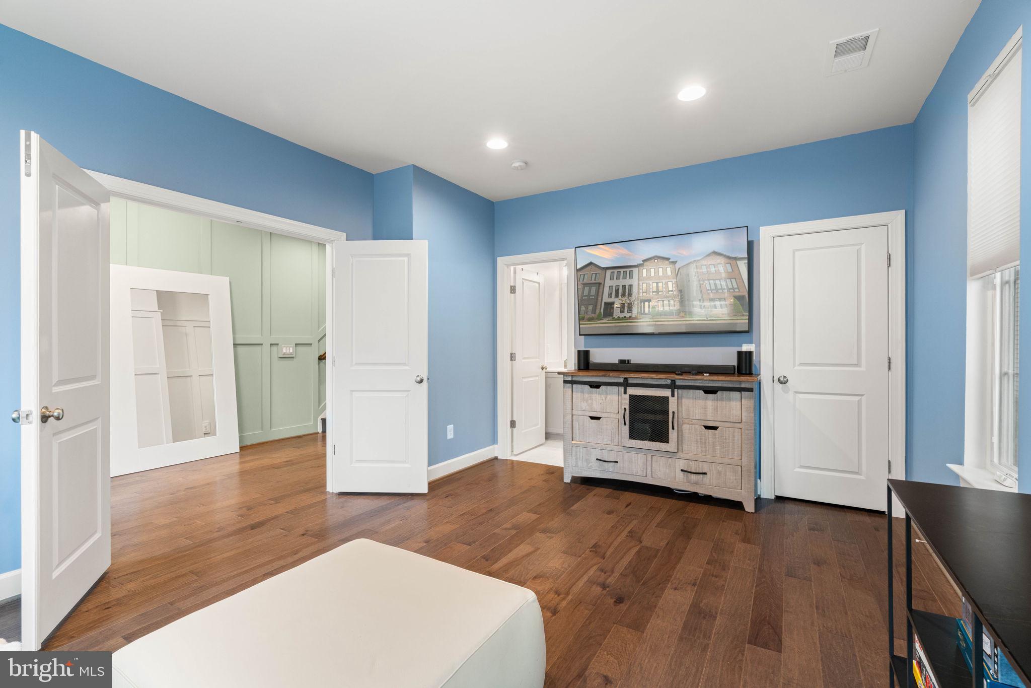 20379 Codman Drive Ashburn, VA 20147 - Photo 8 of 57 Hardwoods throughout