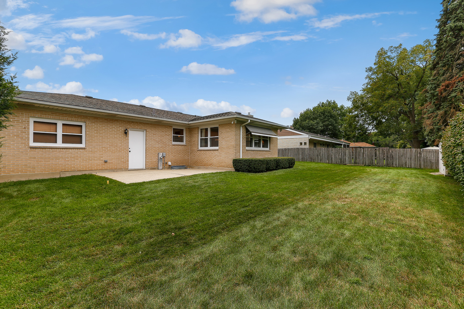352 North Alfred Avenue Elgin, IL 60123 - Photo 16 of 20 a front view of house with yard and green space