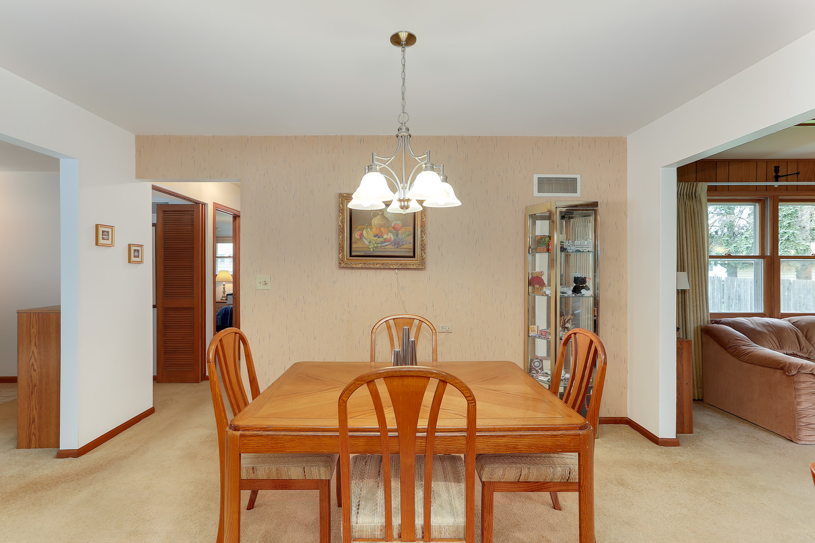 352 North Alfred Avenue Elgin, IL 60123 - Photo 9 of 20 a dining room with furniture and window