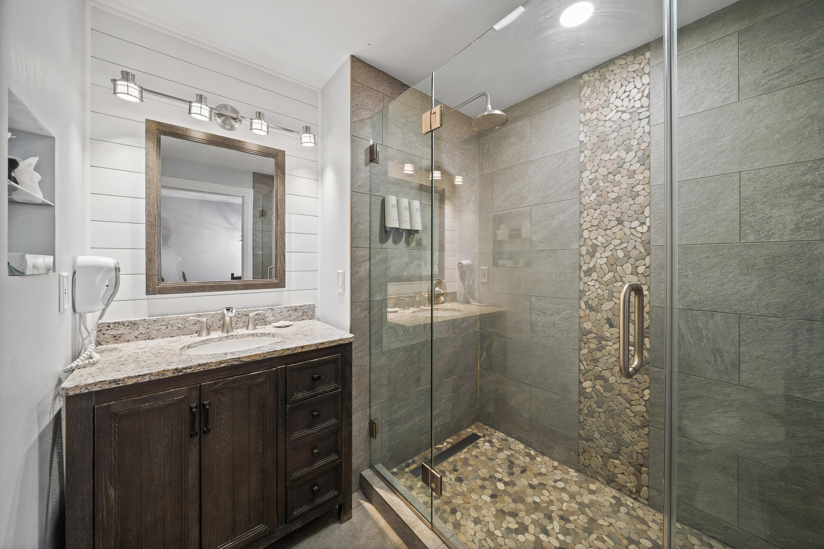 111 Center Street, Unit 302 Lake Geneva, WI 53147 - Photo 9 of 31 111 Center St, 302-71