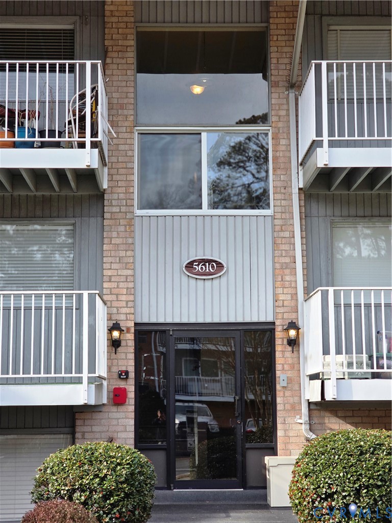 5610 Crenshaw Road, Unit 1221 Richmond, VA 23227 - Photo 1 of 14 a front view of a house with a garden