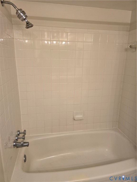 5610 Crenshaw Road, Unit 1221 Richmond, VA 23227 - Photo 9 of 14 a bathroom with a shower and a bath tub