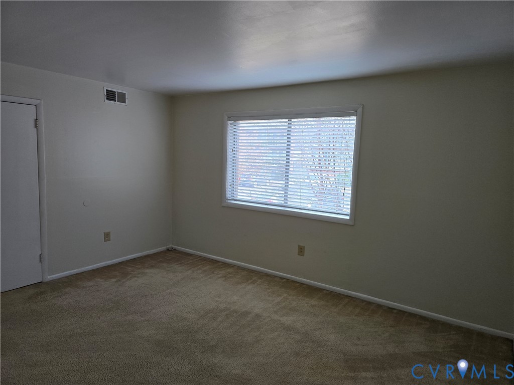 5610 Crenshaw Road, Unit 1221 Richmond, VA 23227 - Photo 10 of 14 an empty room with a window