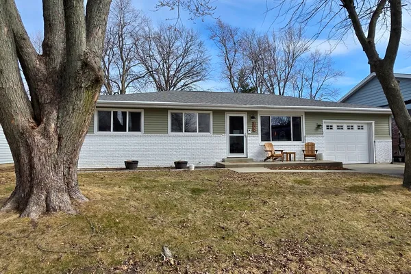 $220,000 | 122 South Evergreen Lane, Bloomington, IL 61704