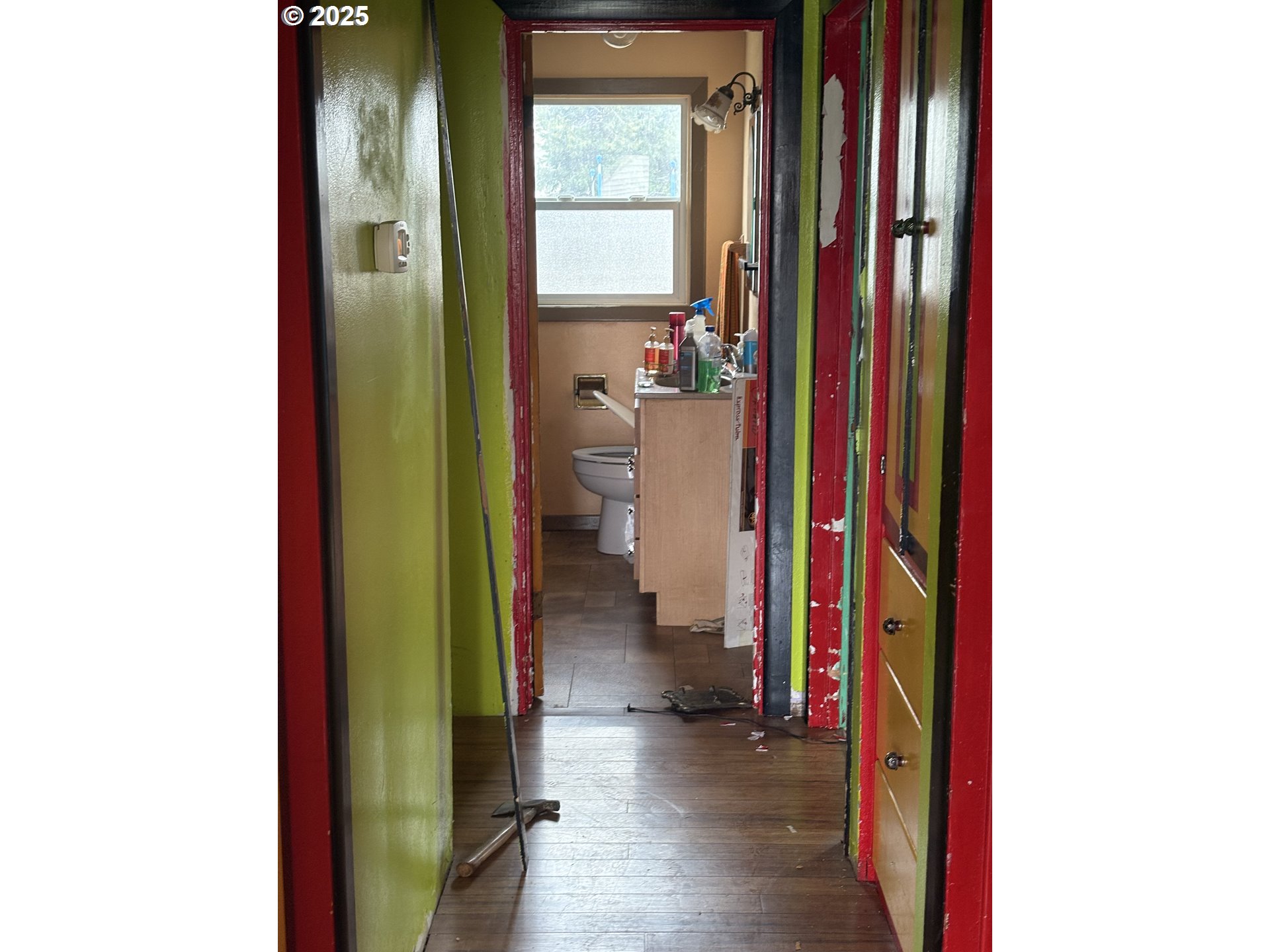 4135 Concord Street Eugene, OR 97402 - Photo 5 of 14 a view of a hallway with wooden floor and windows