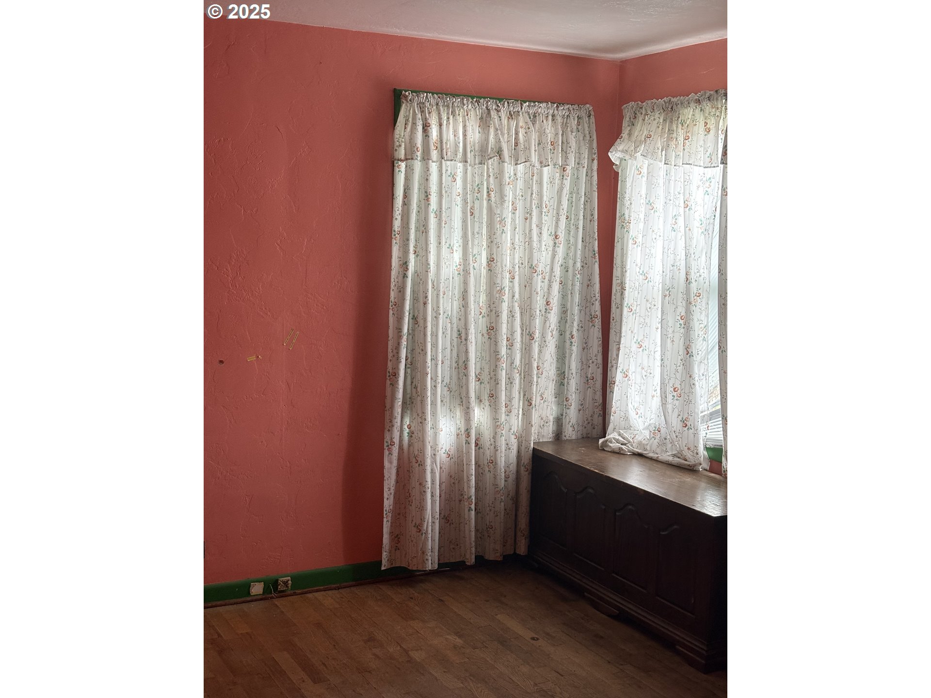4135 Concord Street Eugene, OR 97402 - Photo 8 of 14 a view of entryway with wooden floor