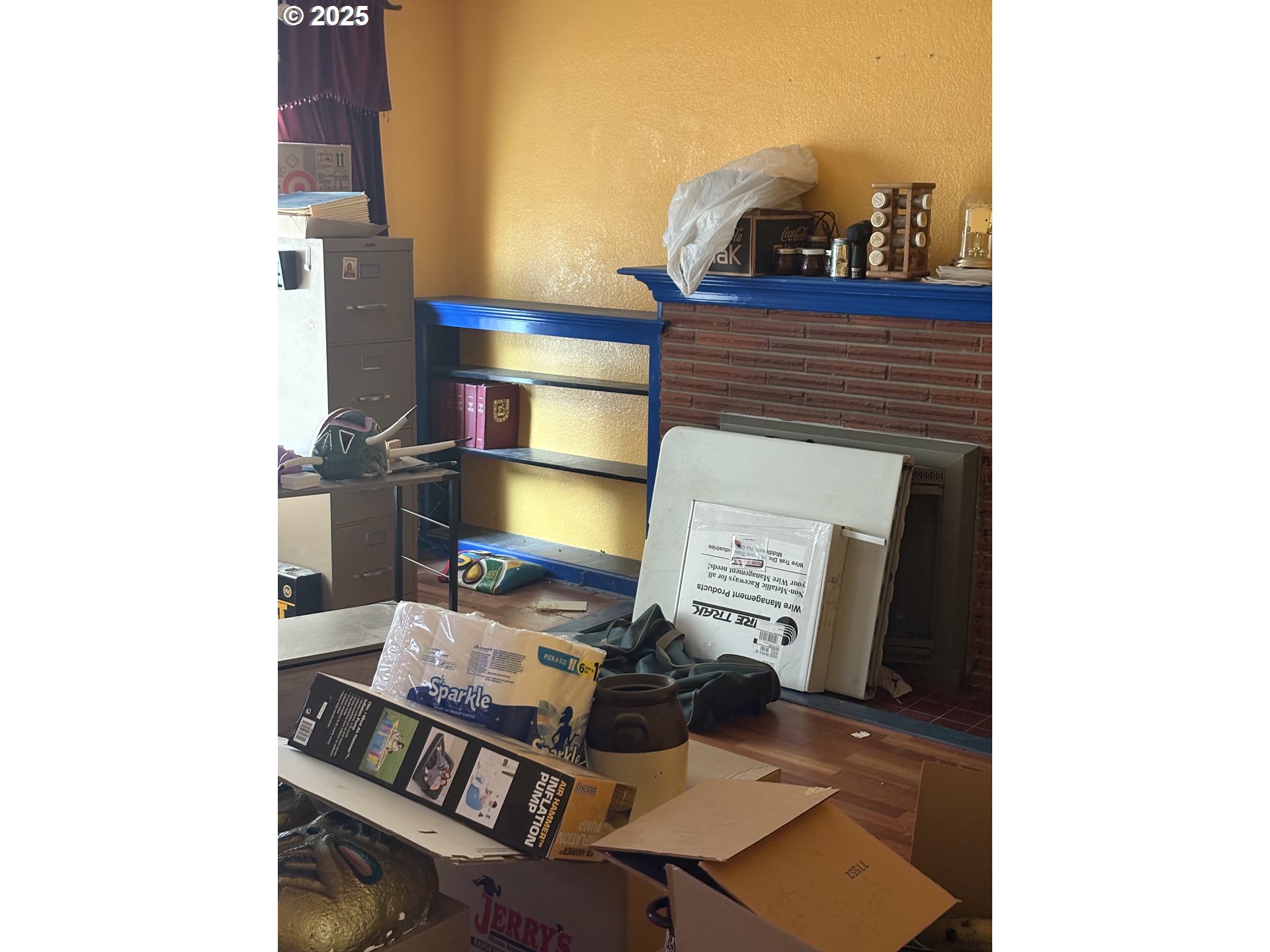 4135 Concord Street Eugene, OR 97402 - Photo 10 of 14 a view of workspace with cabinets