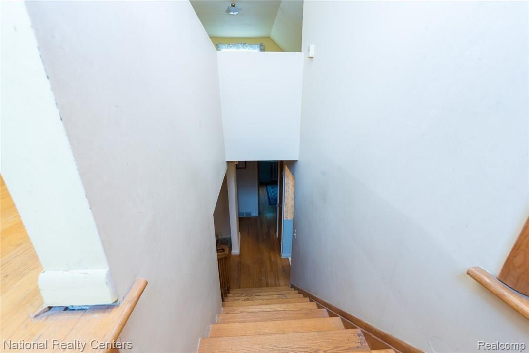 832 Shadowlawn Street Inkster, MI 48141 - Photo 11 of 36 832SHADOWLAWN_2ndLevel-004.jpg