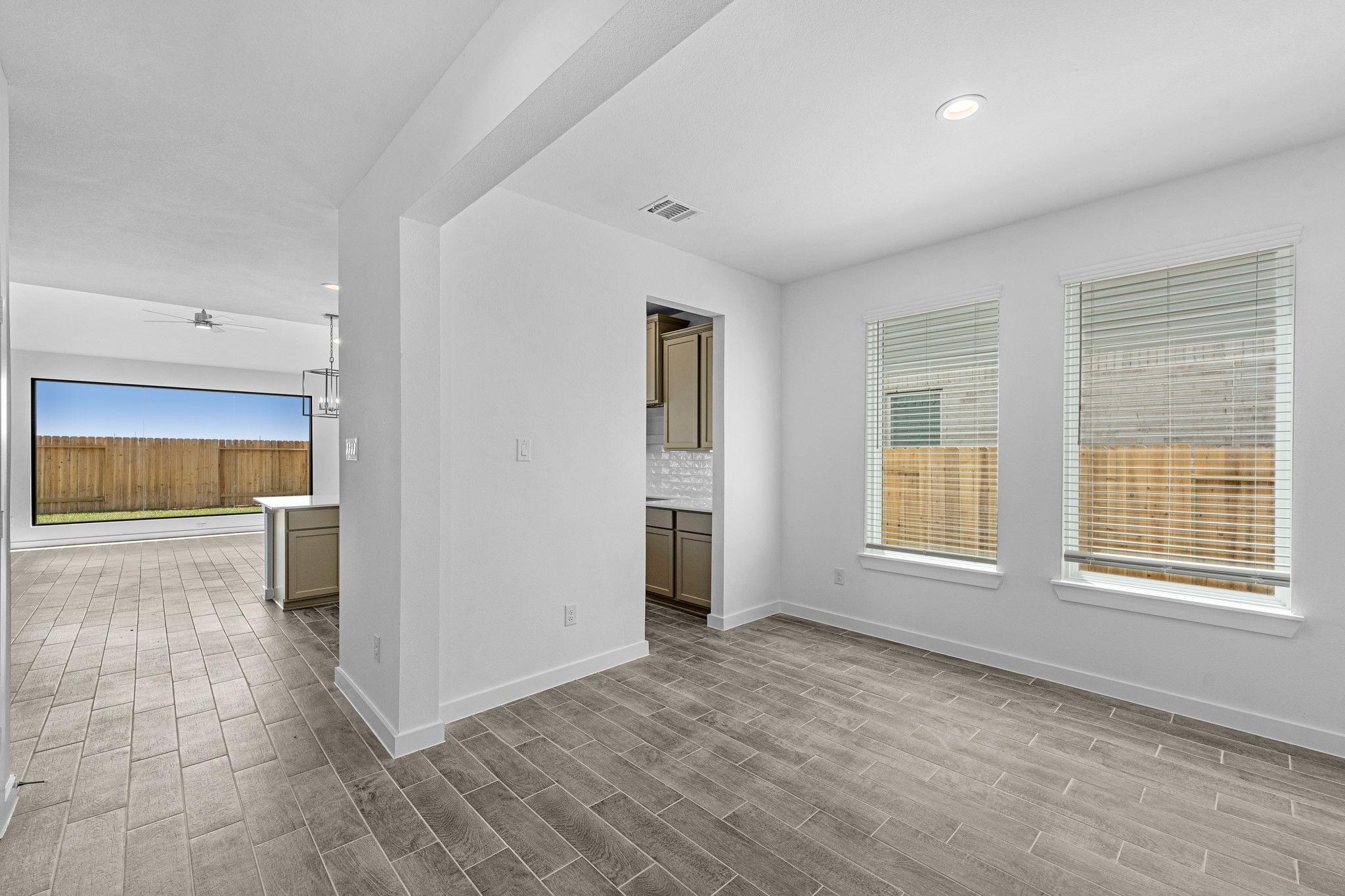826 Orchard Vale Road Rosharon, TX 77583 - Photo 7 of 33 Gallery Image 7