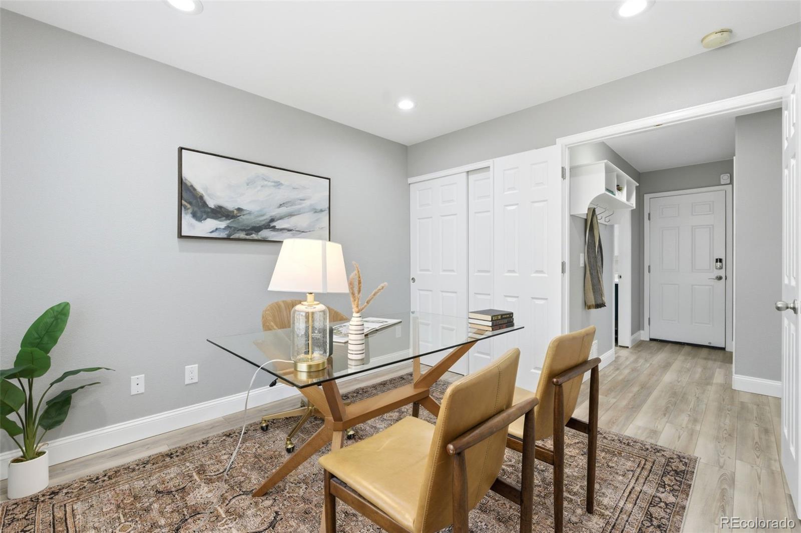 6621 Millstone Place Highlands Ranch, CO 80130 - Photo 21 of 48 a room with table and chair