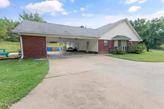 $315,000 | 3443 South Old Highway, Holly Springs, MS 38635
