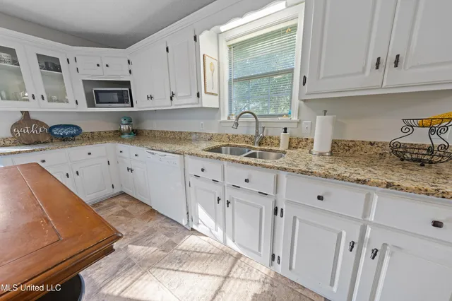 $315,000 | 3443 South Old Highway, Holly Springs, MS 38635