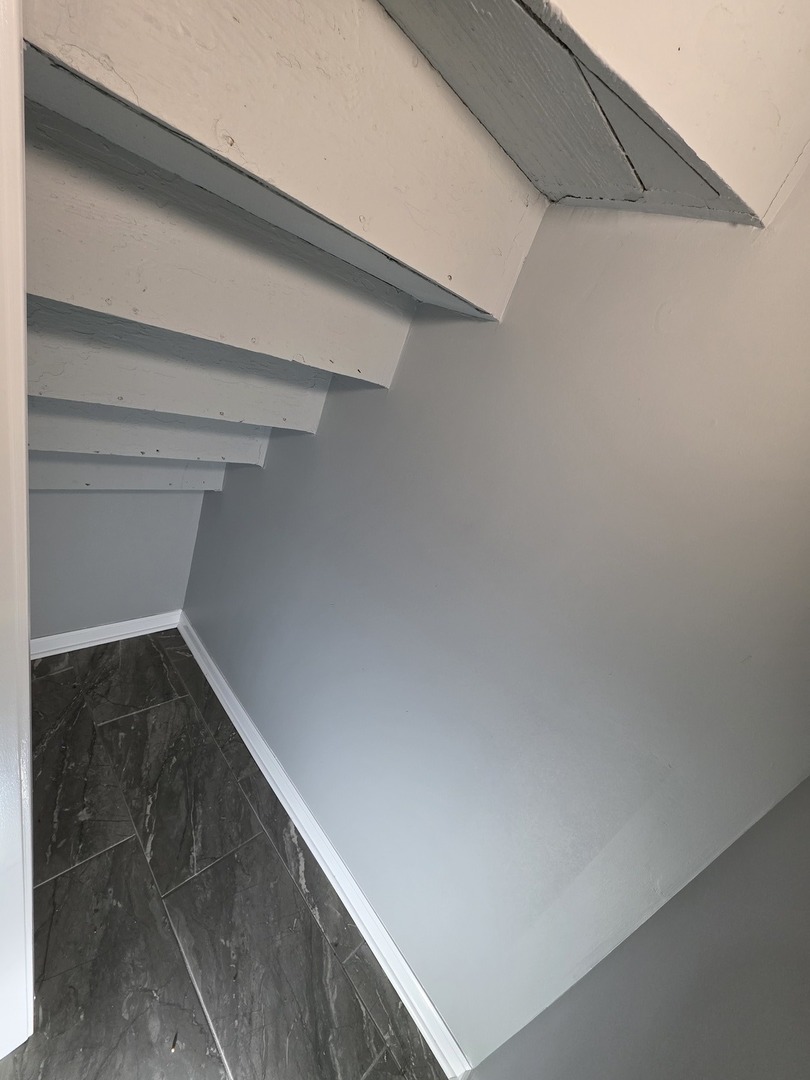 5134 West Henderson Street, Unit G Chicago, IL 60641 - Photo 11 of 47 a view of entryway