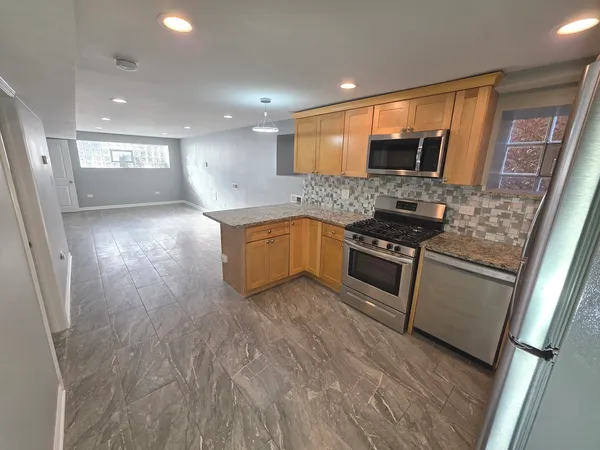$1,650 | 5134 West Henderson Street, Unit G, Chicago, IL 60641
