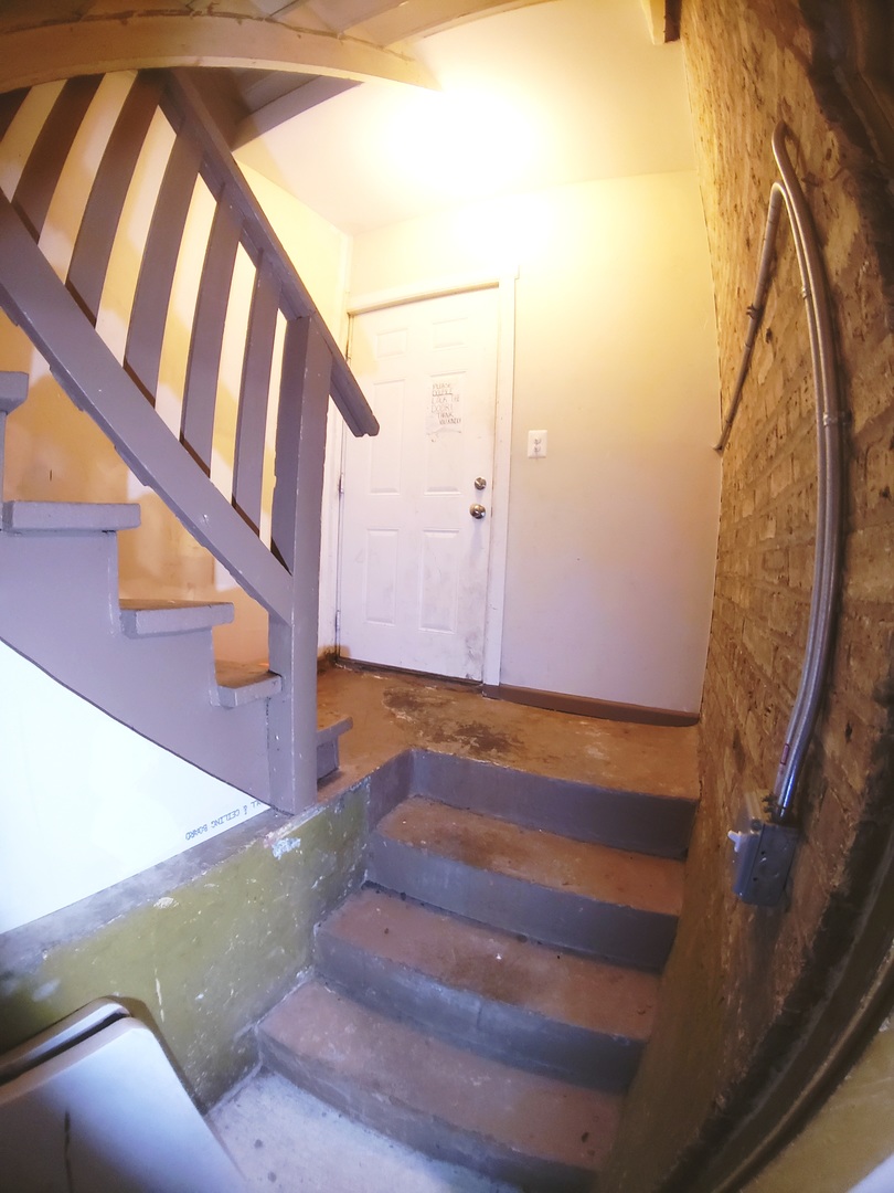 5134 West Henderson Street, Unit G Chicago, IL 60641 - Photo 40 of 47 a view of entryway