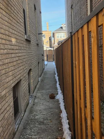 $1,700 | 5134 West Henderson Street, Unit G, Chicago, IL 60641