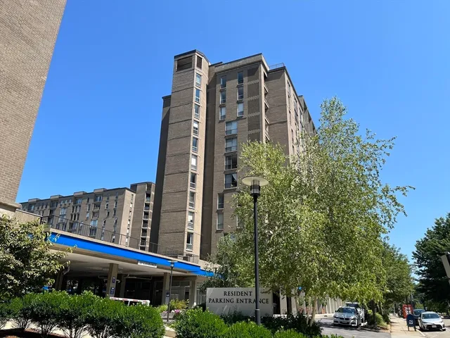 $530,000 | 33 Pond Avenue, Unit 422, Brookline, MA 02445