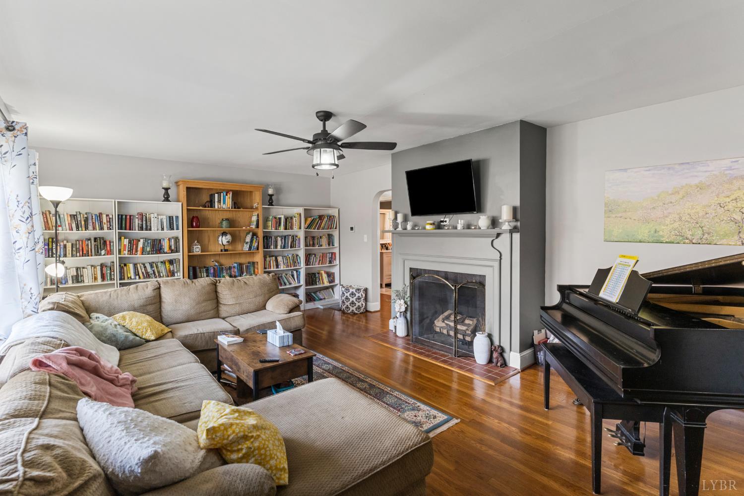 126 Maple Street Appomattox, VA 24522 - Photo 3 of 29