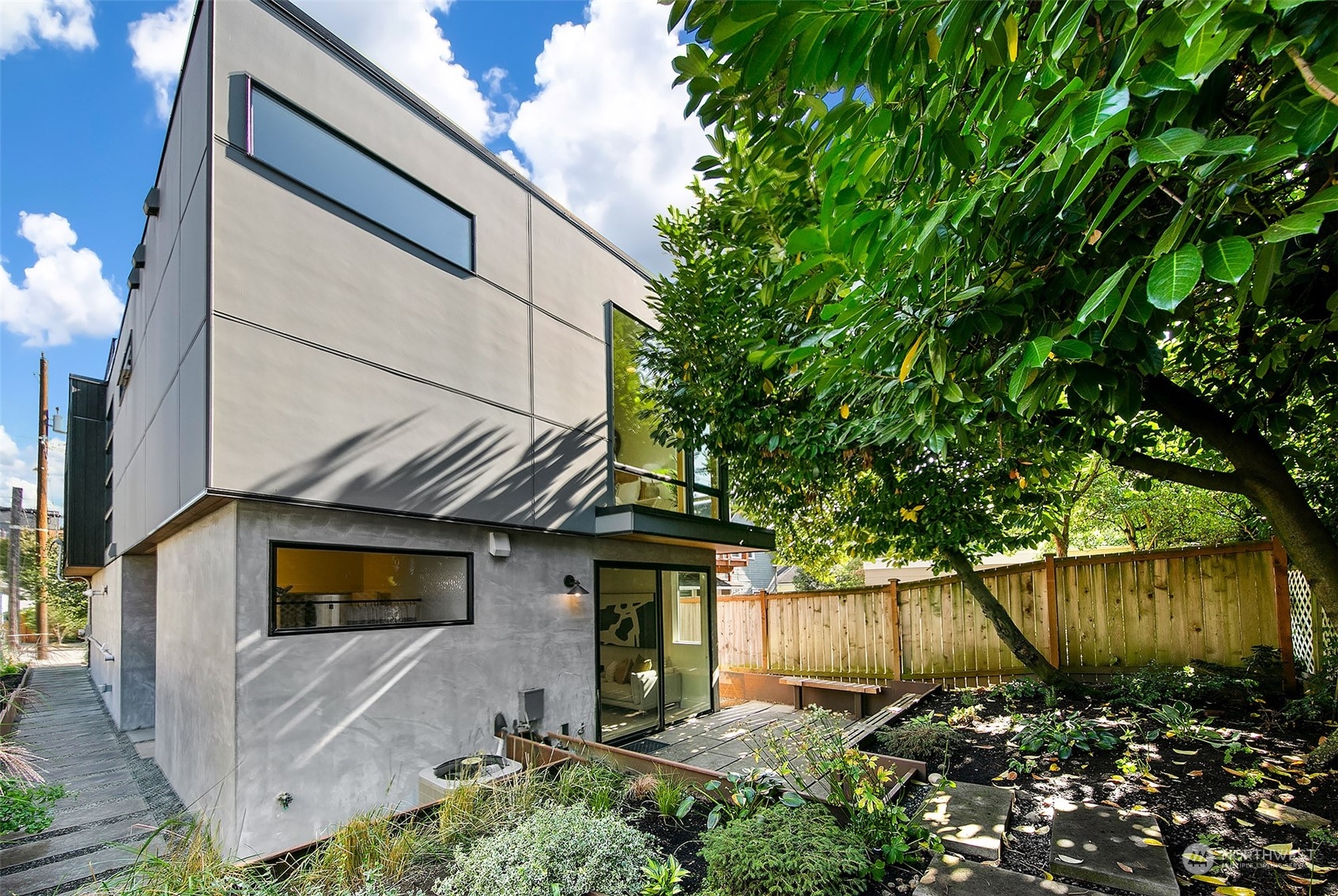 4123 Midvale Avenue North Seattle, WA 98103 - Photo 26 of 33 Gallery Image 26