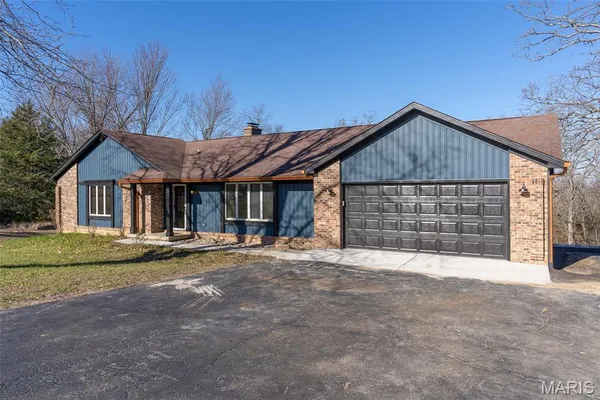 $360,000 | 7999 State Rd DD, Bloomsdale, MO 63627