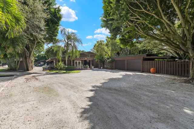 a park view with a entertaining space