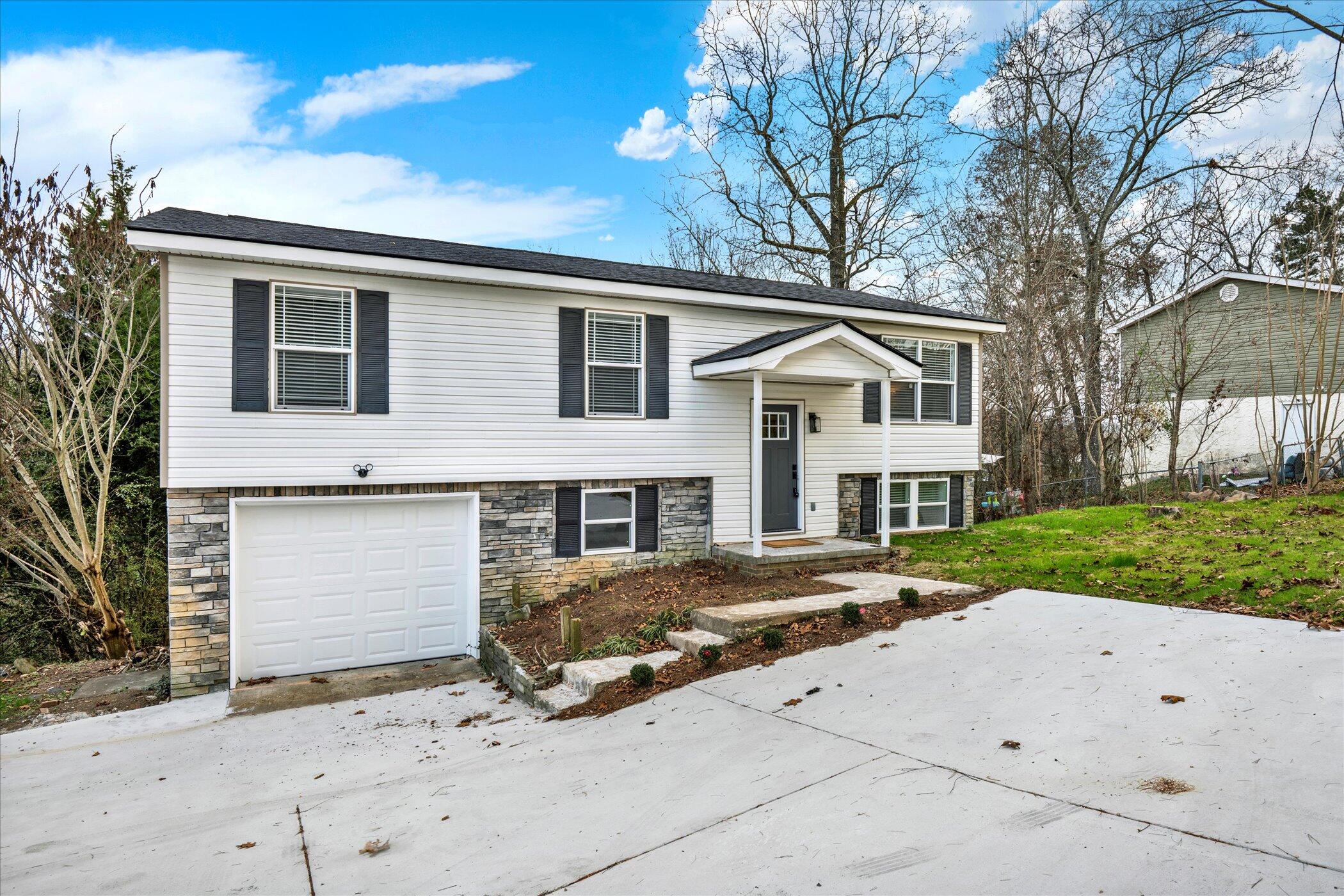 8434 West Crabtree Road Hixson, TN 37343 - Photo 2 of 26 04-KAE_9753