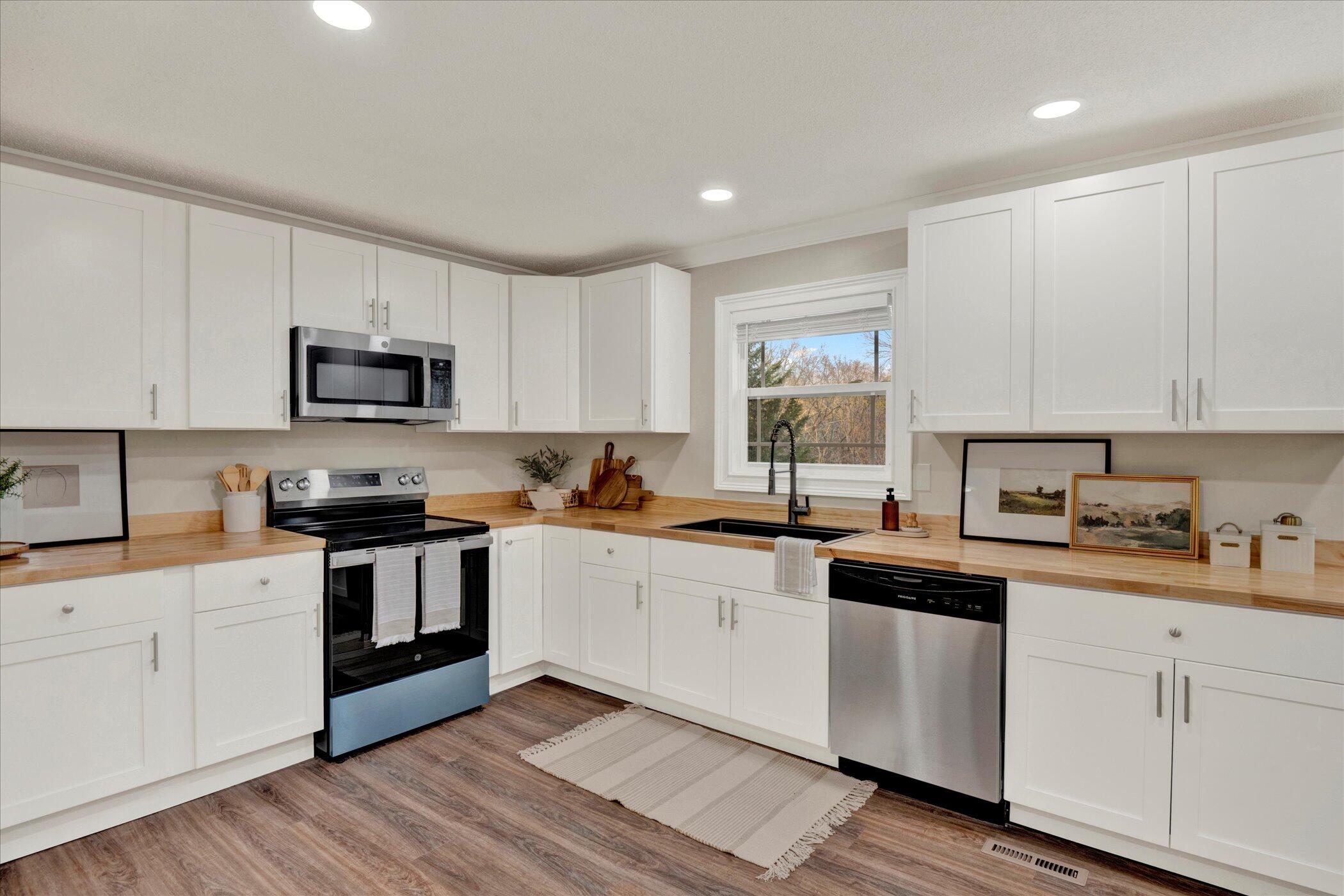 8434 West Crabtree Road Hixson, TN 37343 - Photo 8 of 26 08-KAE_9801