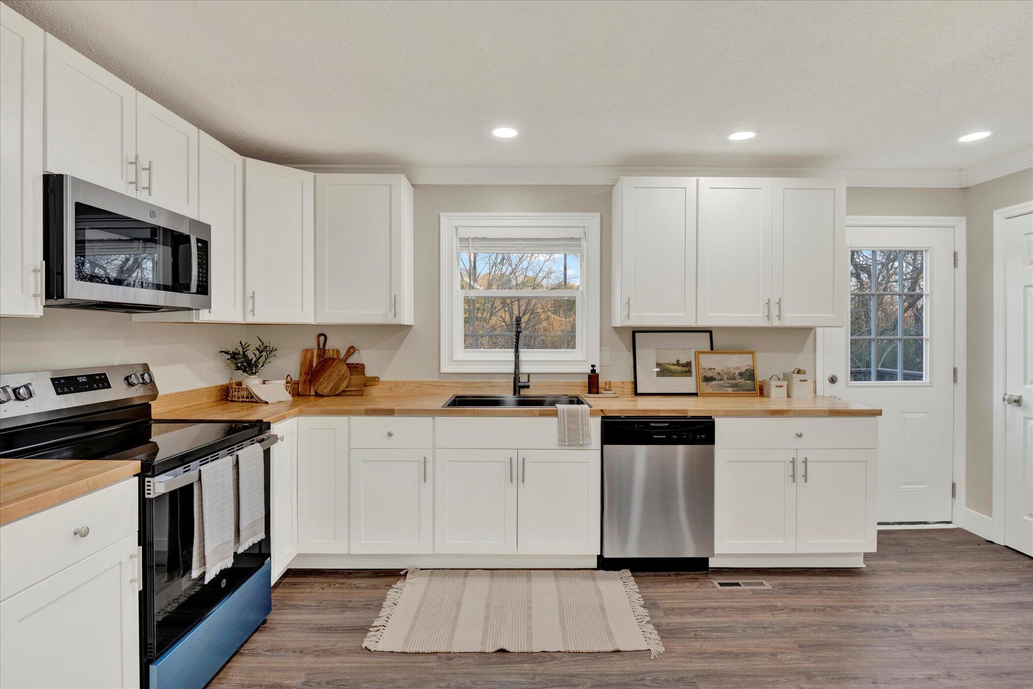 8434 West Crabtree Road Hixson, TN 37343 - Photo 9 of 26 09-KAE_9806