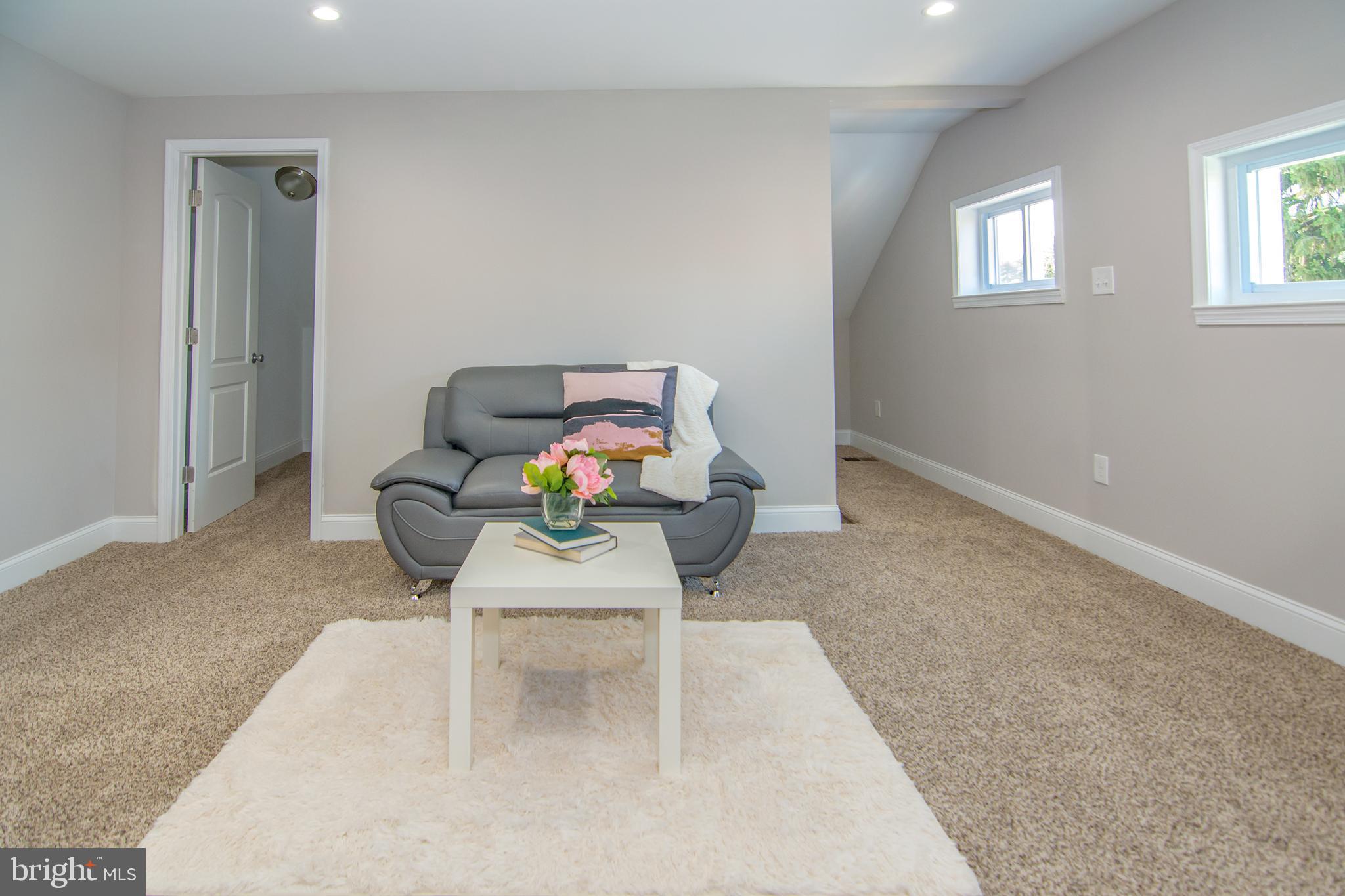 5 Clipper Road Essex, MD 21221 - Photo 22 of 51 Living area #2