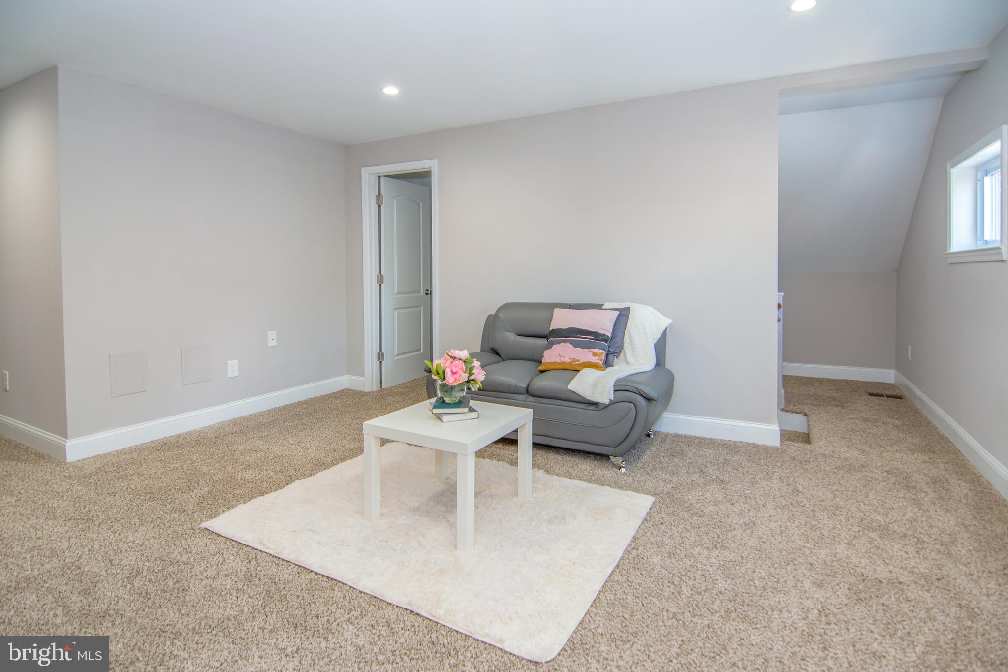 5 Clipper Road Essex, MD 21221 - Photo 24 of 51 Living area #2