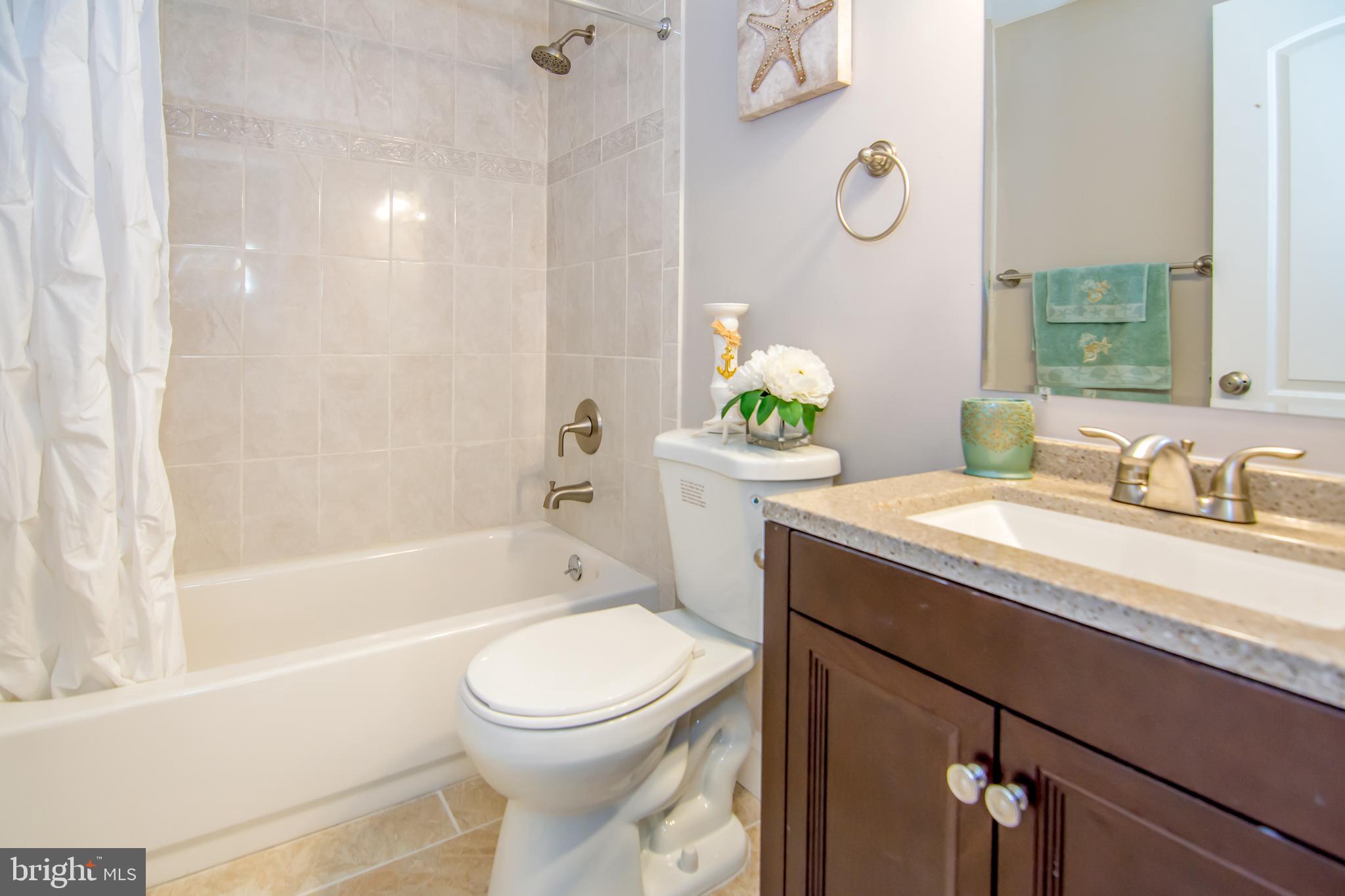 5 Clipper Road Essex, MD 21221 - Photo 5 of 51 Main level full bathroom