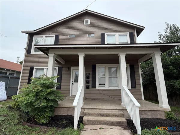 $1,200 | 408 East North Street, Unit DWNSTRS, Victoria, TX 77901