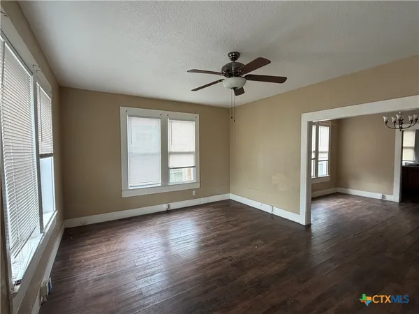 $1,200 | 408 East North Street, Unit DWNSTRS, Victoria, TX 77901