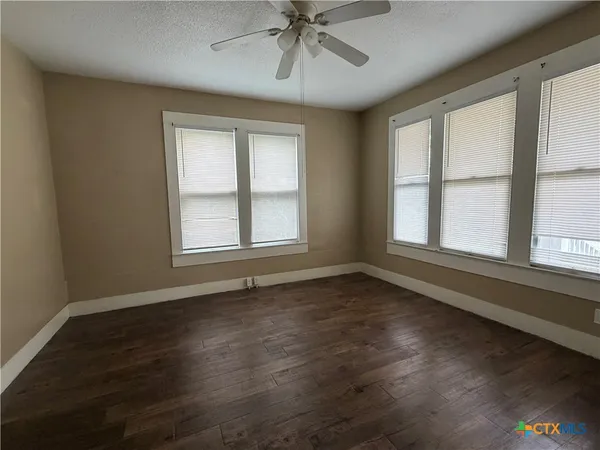 $1,200 | 408 East North Street, Unit DWNSTRS, Victoria, TX 77901