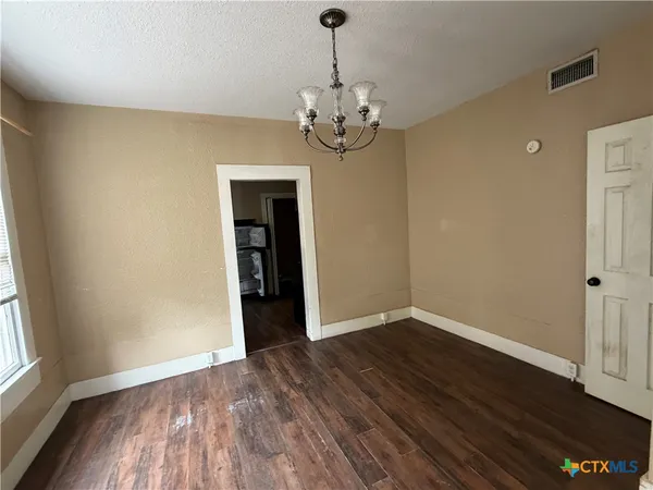 $1,200 | 408 East North Street, Unit DWNSTRS, Victoria, TX 77901