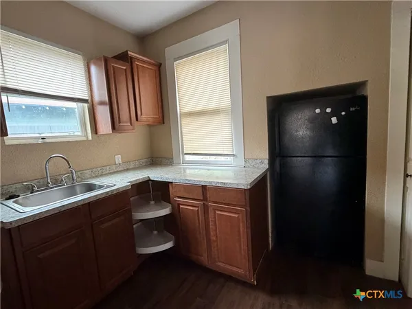 $1,200 | 408 East North Street, Unit DWNSTRS, Victoria, TX 77901