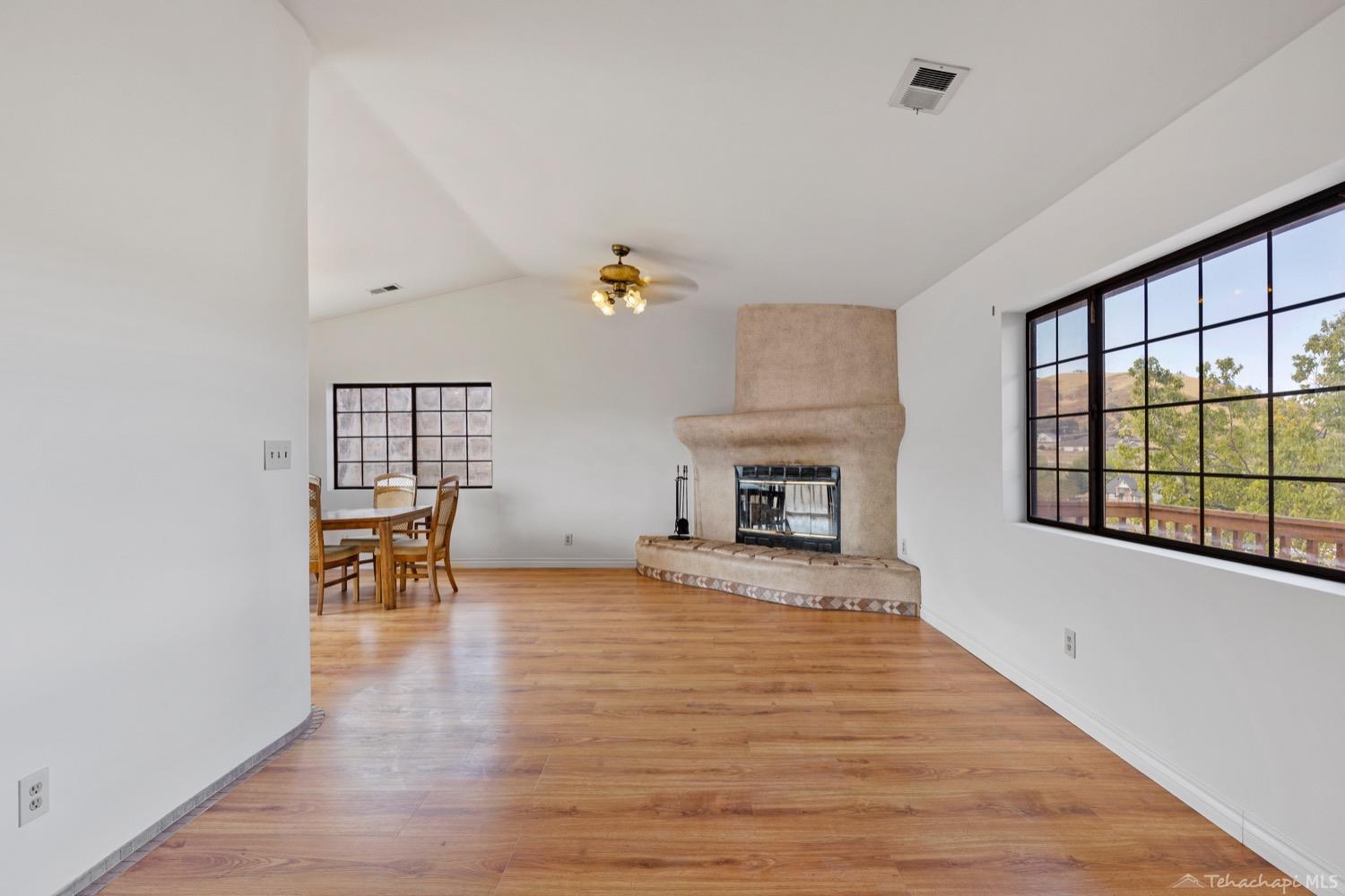 23980 Woodford-Tehachapi Road Tehachapi, CA 93561 - Photo 4 of 47 Gallery Image 4